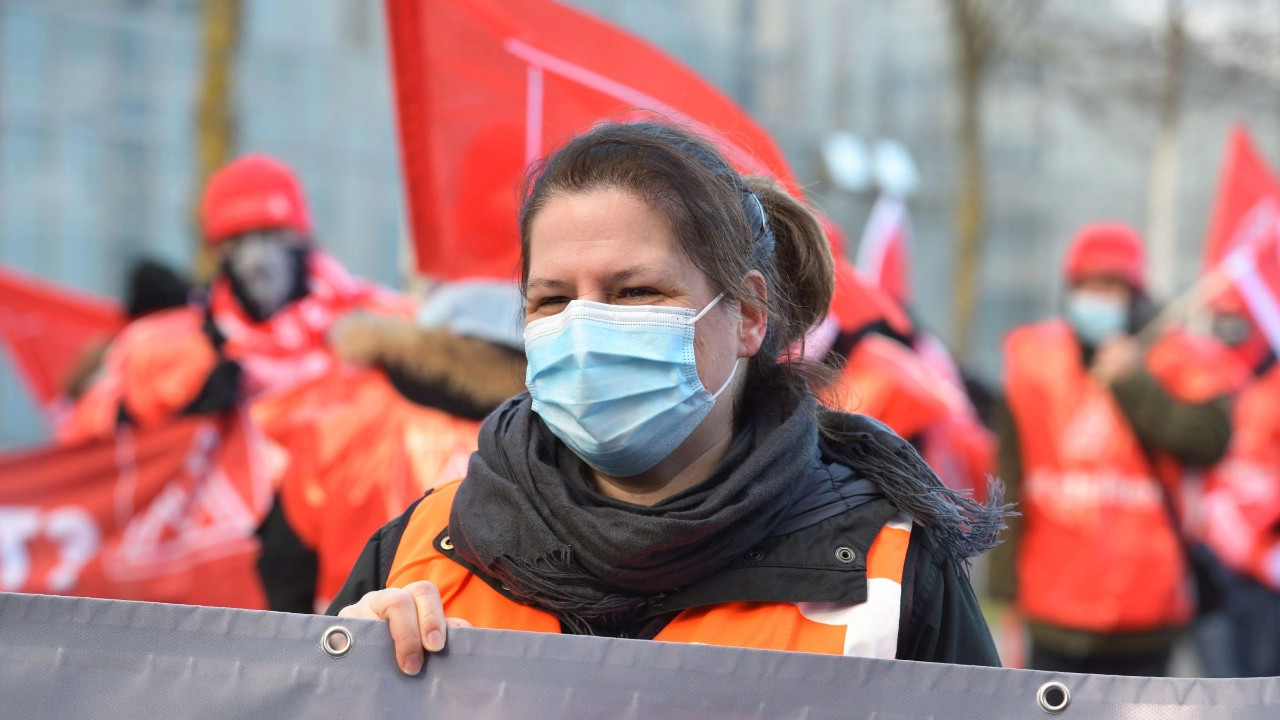 Beschäftigte von Hitachi-ABB bei Aktion vor der Zentrale in Zürich