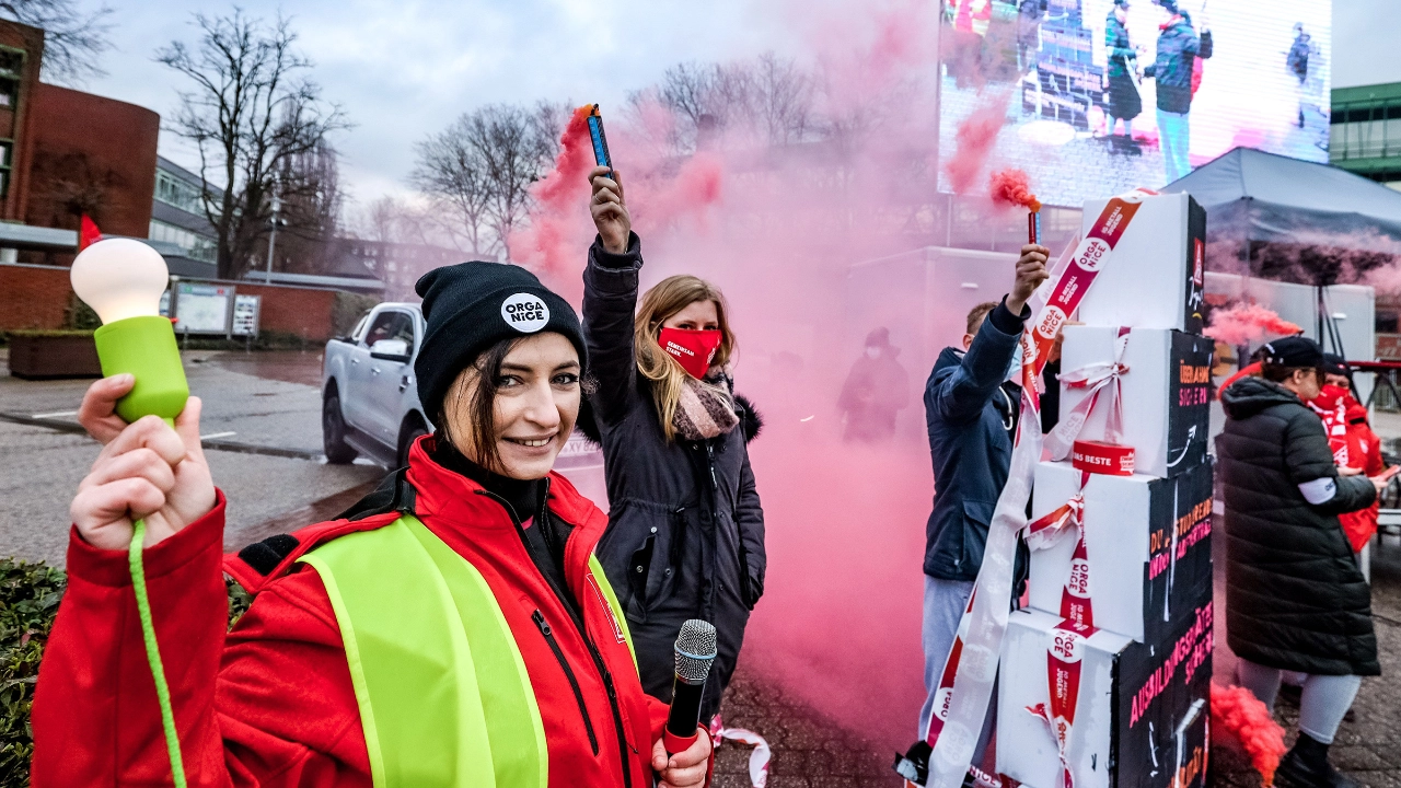 Beschäftigte während einer Aktion zur Tarifbewegung 2021