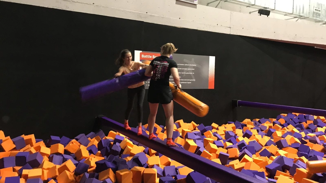 Kommunikationsseminar der IG Metall Jugend im November 2018 mit Besuch des "Jump House" in Bremen