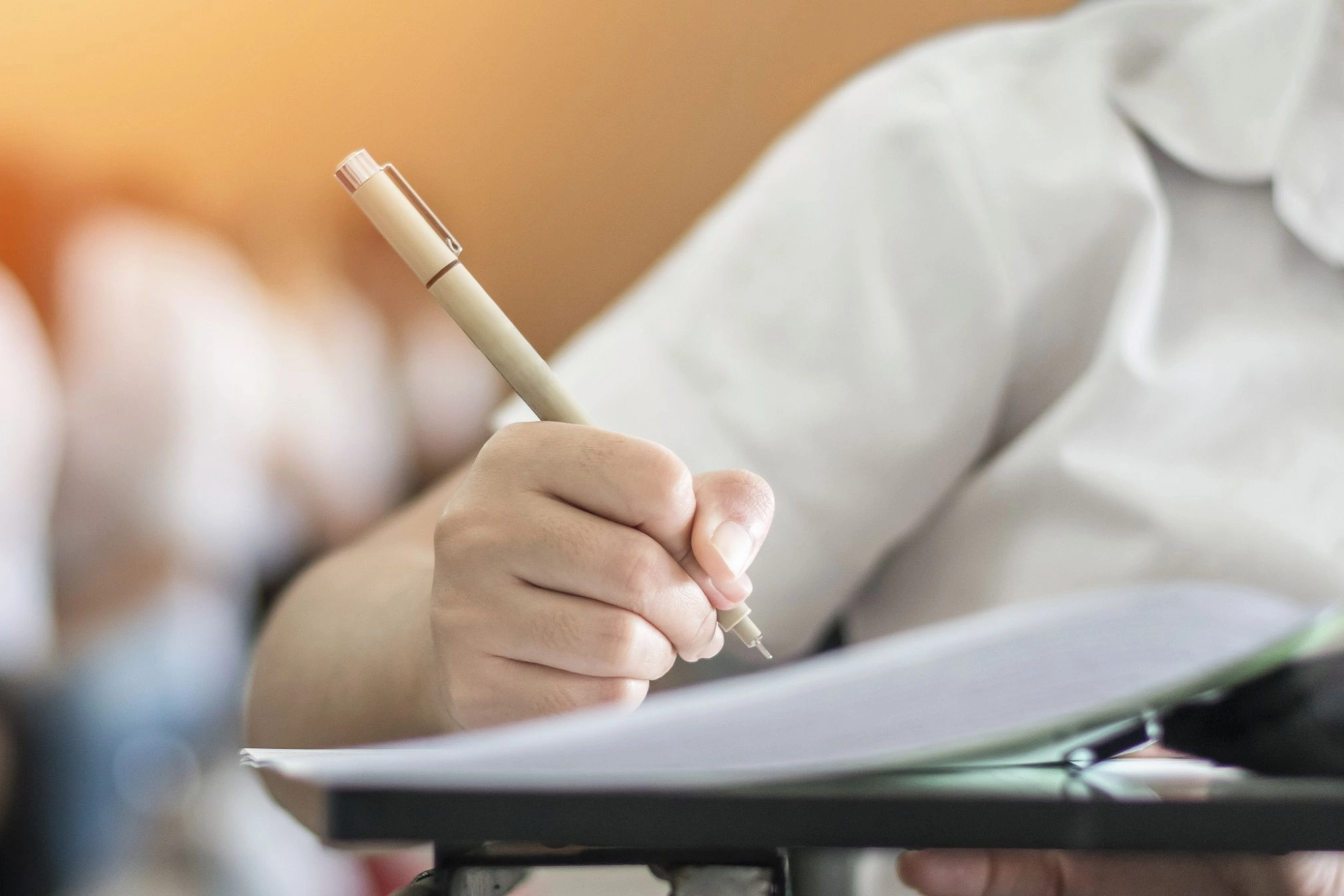 Für viele Auszubildende wird es demnächst ernst: Die Abschlussprüfungen stehen an.