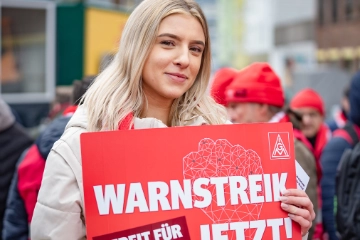 Warnstreik Textil- und Bekleidungsindustrie JOHNSON&JOHNSON in Wuppertal am 03.03.2023
