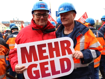 Küstenaktionstag der IG Metall - 700 Beschäftigte streiken in Bremerhaven