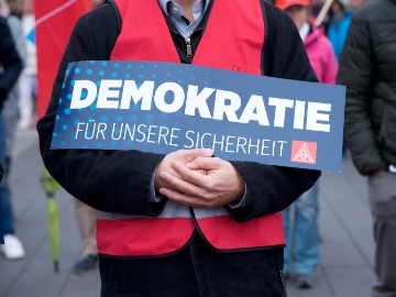 IG Metall steht für Demokratie ein