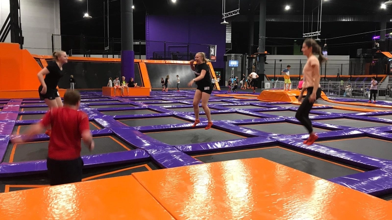 Kommunikationsseminar der IG Metall Jugend im November 2018 mit Besuch des "Jump House" in Bremen