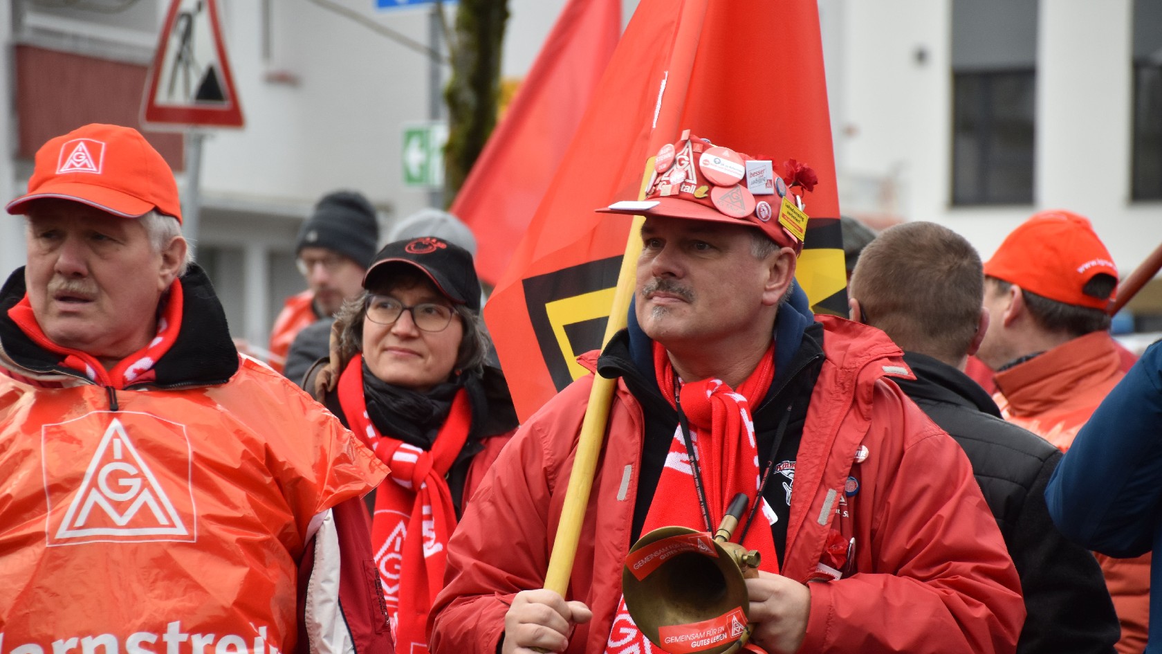 Beschäftigte von Danfoss in Lohmar beim Warnstreik
